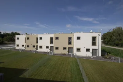 4-Zimmer-Haus mieten in Hollabrunn – 106,46 m², € 1.444 – Bild 1 von 5