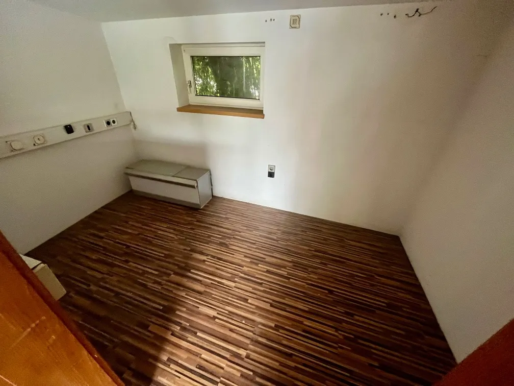 80,3 m² großes Lager / Büro / Geschäftslokal mit Parkplatz - Ansicht 3