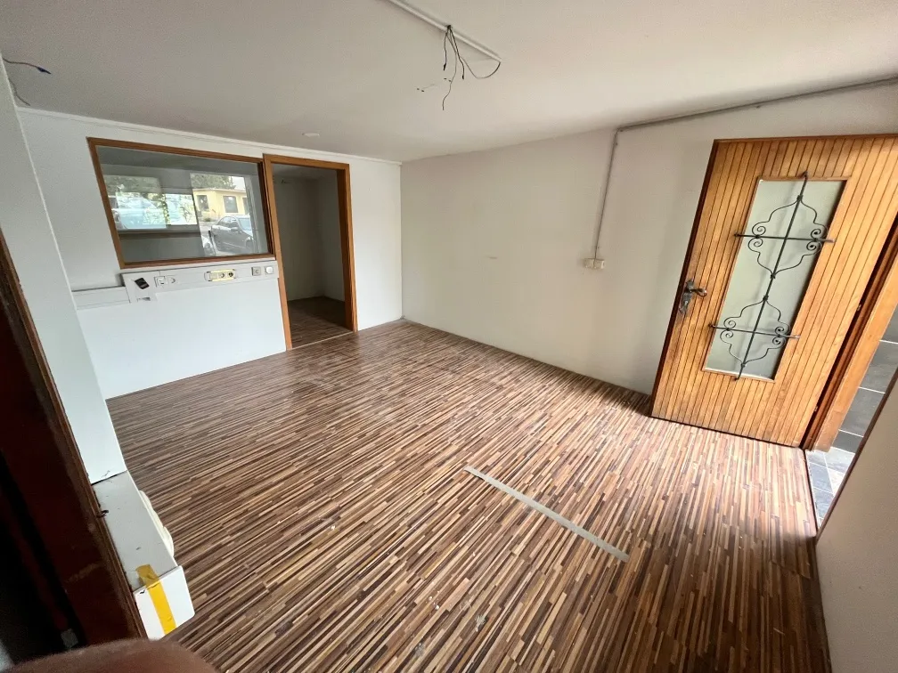 80,3 m² großes Lager / Büro / Geschäftslokal mit Parkplatz - Ansicht 2
