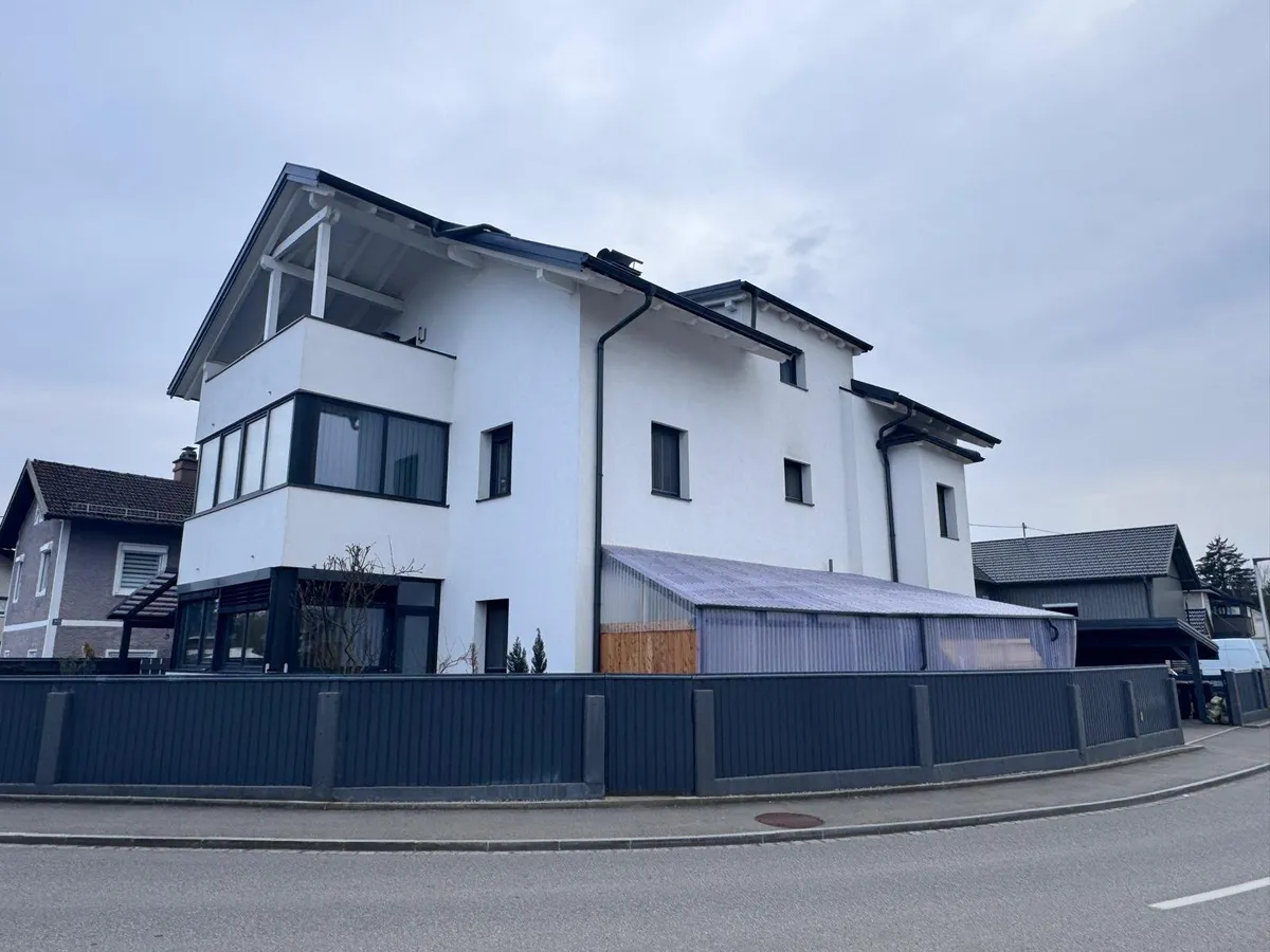 Charmantes Mehrfamilienhaus mit 3 Einheiten - Top Zustand ! - Widok 2