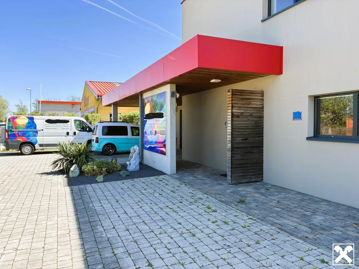 Modernes Bürogebäude mit Wohnnutzung und Pool! - Ansicht 2