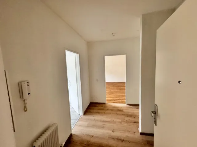 3 Zimmer Genossenschaftswohnung mit Loggia und Fernblick - Ansicht 2