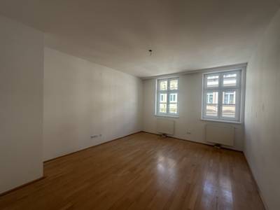 Kompakte 2- Zimmer Altbauwohnung | befristet | ab sofort