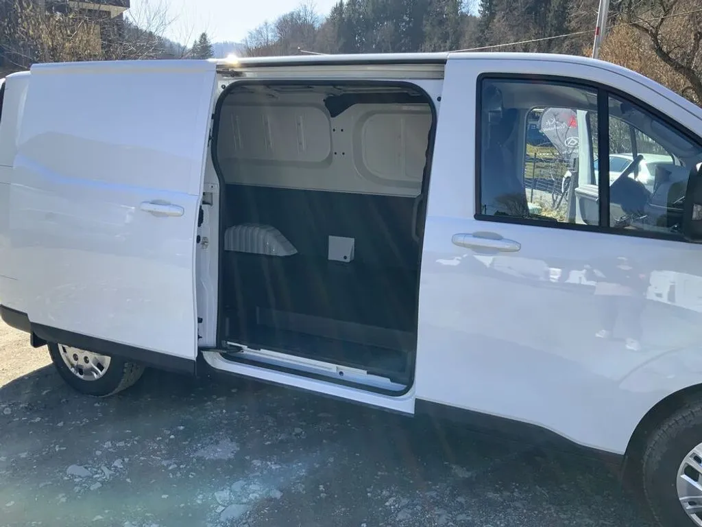 Maxus eDELIVER 7 L2 88 kWh 3,5t Netto: € 32.000,- Transporter / Kastenwagen – Bild 18