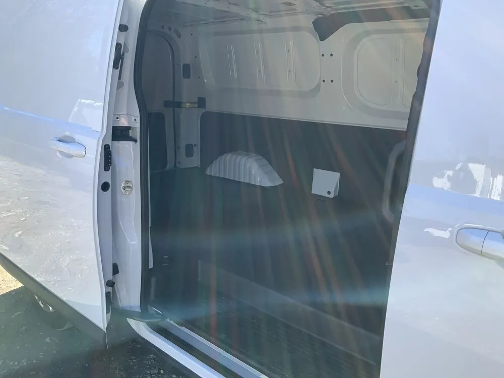 Maxus eDELIVER 7 L2 88 kWh 3,5t Netto: € 32.000,- Transporter / Kastenwagen – Bild 19