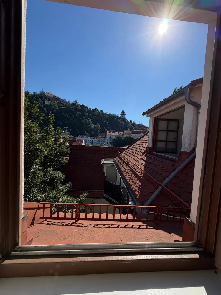 Dachgeschoßwohnung in Toplage mit Schloßbergblick - Provisionsfrei! - Widok 3