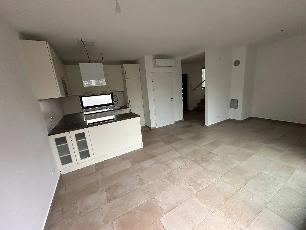 Modernes Reihenhaus mit Dachterrasse, Garten & Stellplatz - Ansicht 3