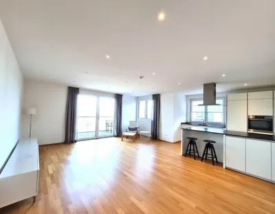 HIGH-END LIVING * HOLIDAY FEELING DAHEIM * 4-ZIMMER-DACHGESCHOSS * BALKON * ALTE DONAU * BESTE FACILITIES * – Bild 2