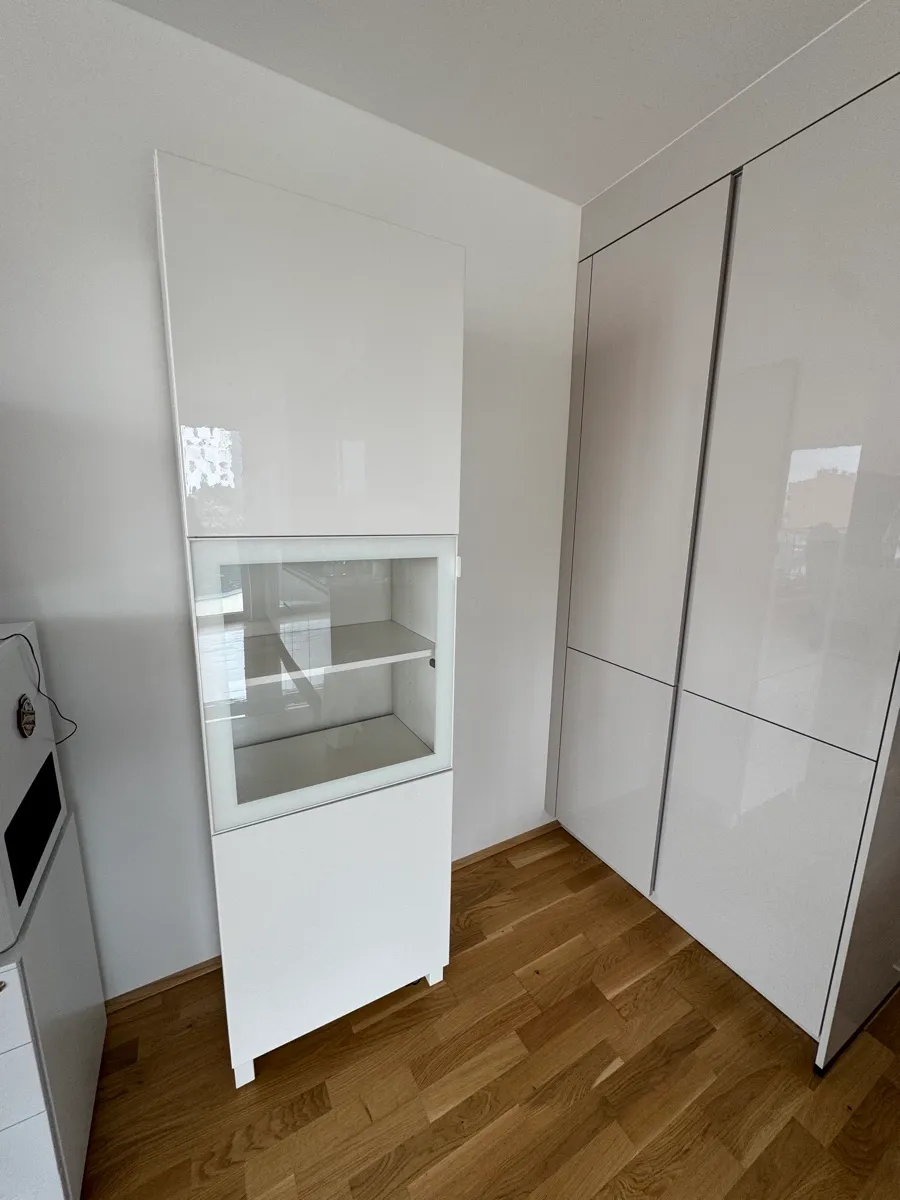 IKEA PAX Schrank / Vitrine - Hochglanz Weiß - sehr guter Zustand, € 120,- (6020 Innsbruck)