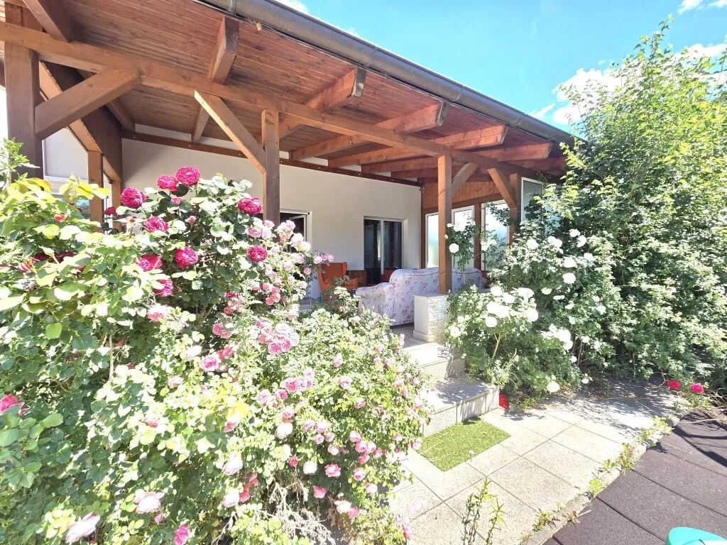 Exklusives Haus mit Resort-Feeling, Keller und Garage - Garten, Pool, Sauna und Wellnessbereich – pohled 2