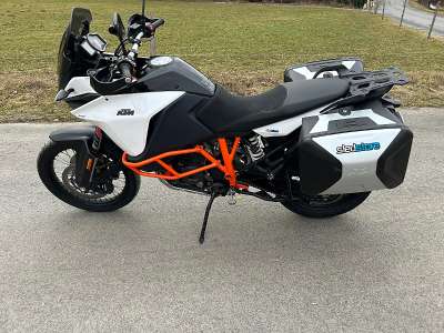 KTM Adventure 1090 R