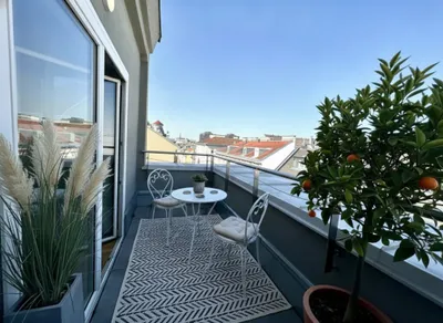 1080! 5-Zimmer-DG mit Balkon über den Dächern der Josefstadt! – Bild 2