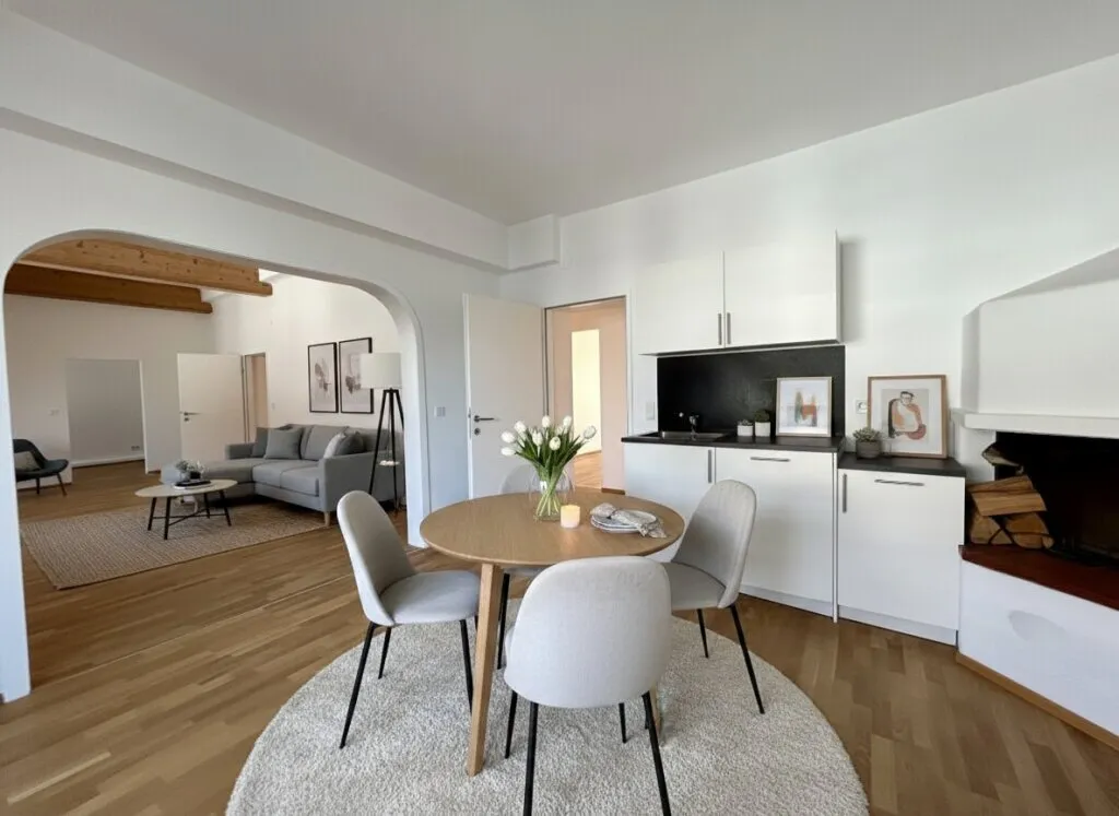 1080! 5-Zimmer-DG mit Balkon über den Dächern der Josefstadt!, Wien