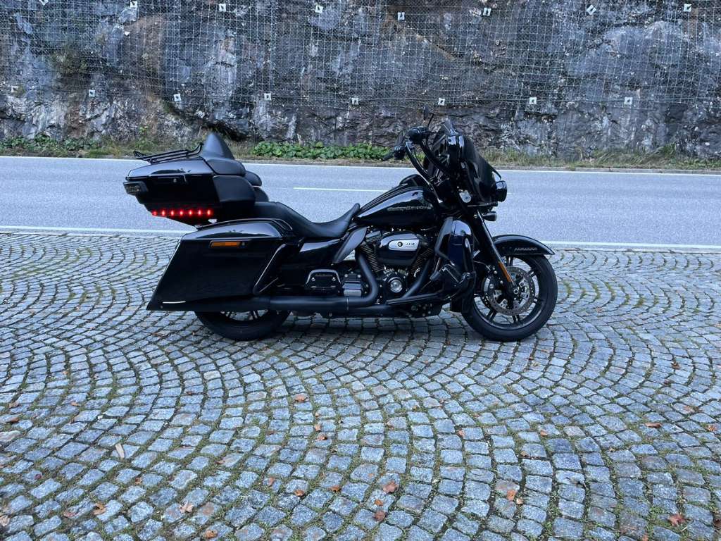 Harley-Davidson Street Glide Ultra Limited Tourer