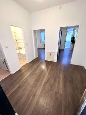 Helle 2-Zi-Wohnung mit Balkon, Einbauküche & Aufzug in 1150 Wien - Miete 1.107,90 EUR WARM... – Bild 2