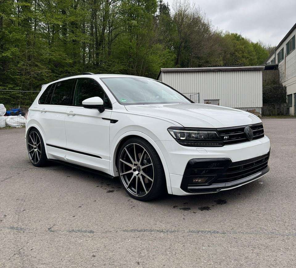 VW Tiguan 2.0 TDI Highline 2x R Line Head-up led 21 SUV / Geländewagen