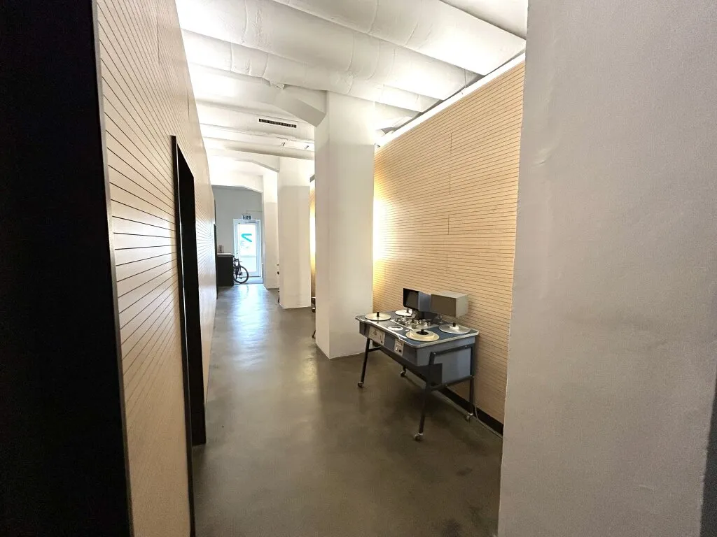 Attraktive Gewerbefläche für Produktion, Studio & Büro inkl. 8 Stellplätzen und Terrasse - Ansicht 2