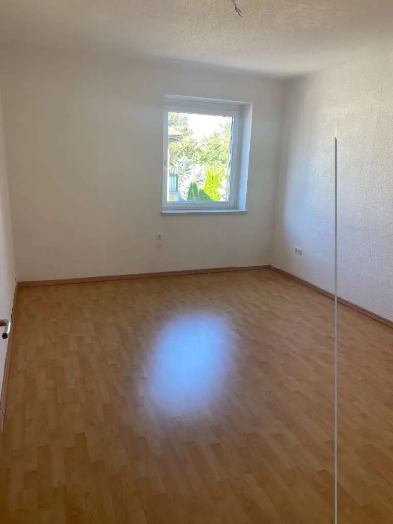 Blitzsaubere Wohnung in Top Lage - Einziehen und Wohlfühlen, Küche inklusive - Ansicht 2