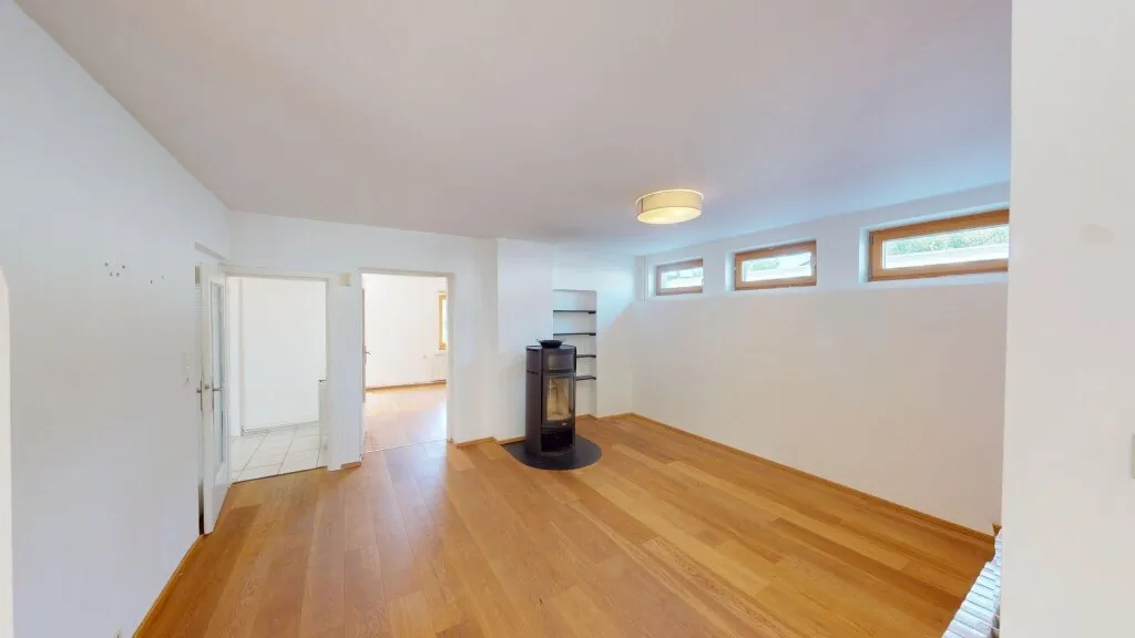 Einfamilienhaus auf 797 m² Eigengrund mit Schwimmteich - Ansicht 2