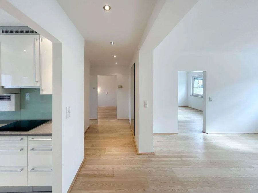 Generalsanierte 3-Zimmer Wohnung mit schönem Grünblick, Balkon und Garage, Salzburg