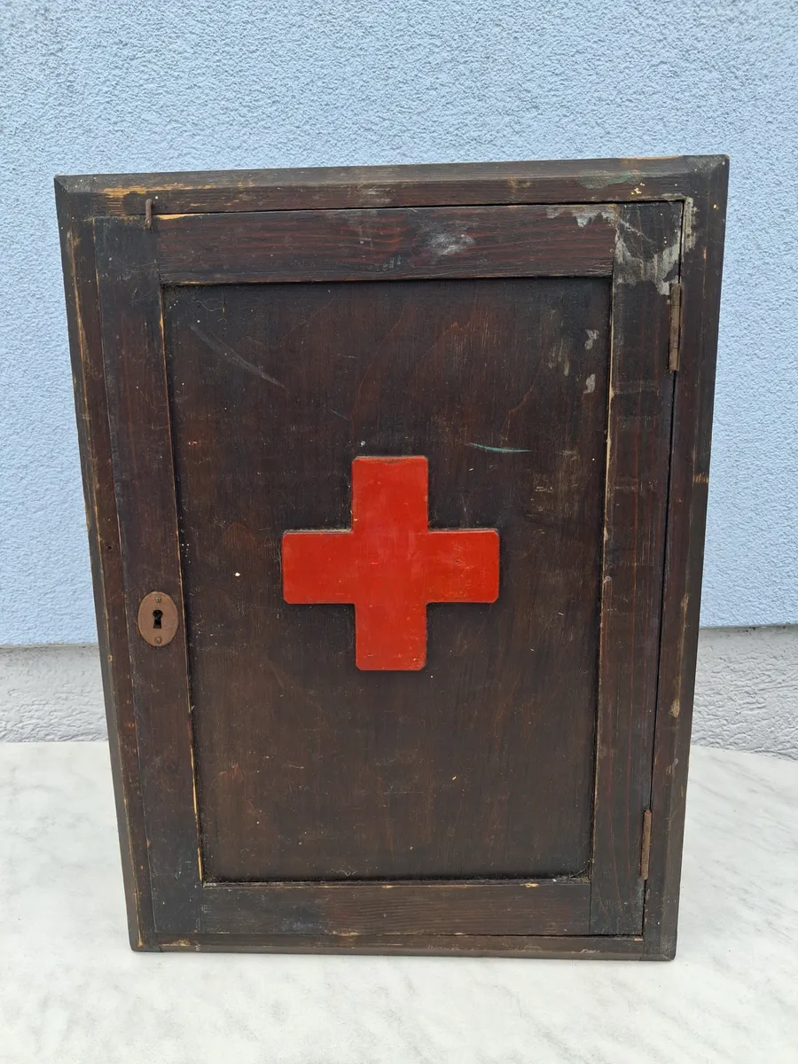 Antiker Apothekerschrank/ Medizinschrank/ Medikamentenschrank/ Erste Hilfe Schrank aus Holz, € 82,- (2482 Münchendorf)