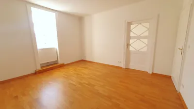 Ums Eck der Margaretenstraße: Helle 3-Zimmer-Altbauwohnung im letzten Stock eines beeindruckenden Jahrhundertwendegebäudes – Bild 3