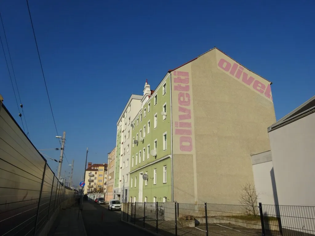 Zentrale Stadtlage - Bestandsfreies 4-geschossiges Zinshaus mit Bau - und Projektreserve - Ansicht 2