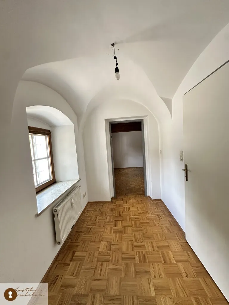 Charmante Zweizimmer Altbauwohnung mit historischem Flair und modernem Komfort im Herzen von St. Peter mit Parkplatz, zu vermieten! – pohled 3
