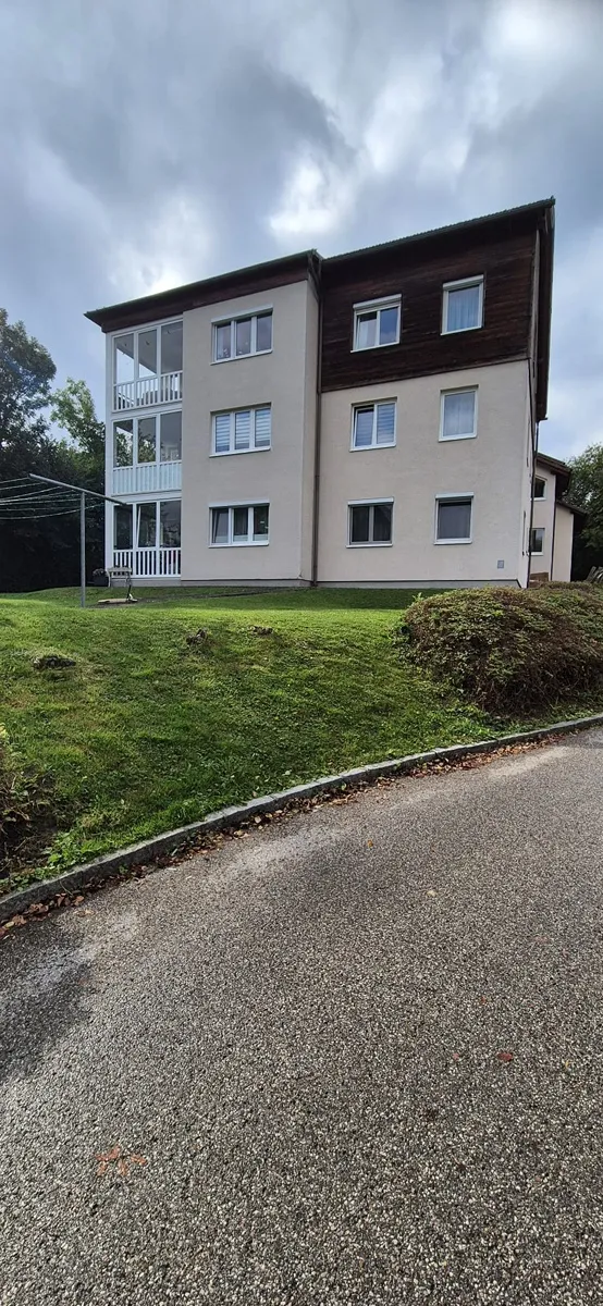 Großzügige 4-Zimmer-Wohnung mit Sonnenloggia & Balkon - Ansicht 2