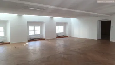 13-Zimmer-Gewerbeimmobilie mieten in Wien – 1 039 m², € 28.563 – Bild 1 von 6