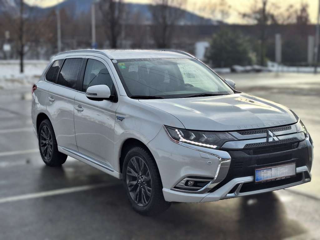 Mitsubishi Outlander PHEV 2,4 4WD / Intense + SUV / Geländewagen