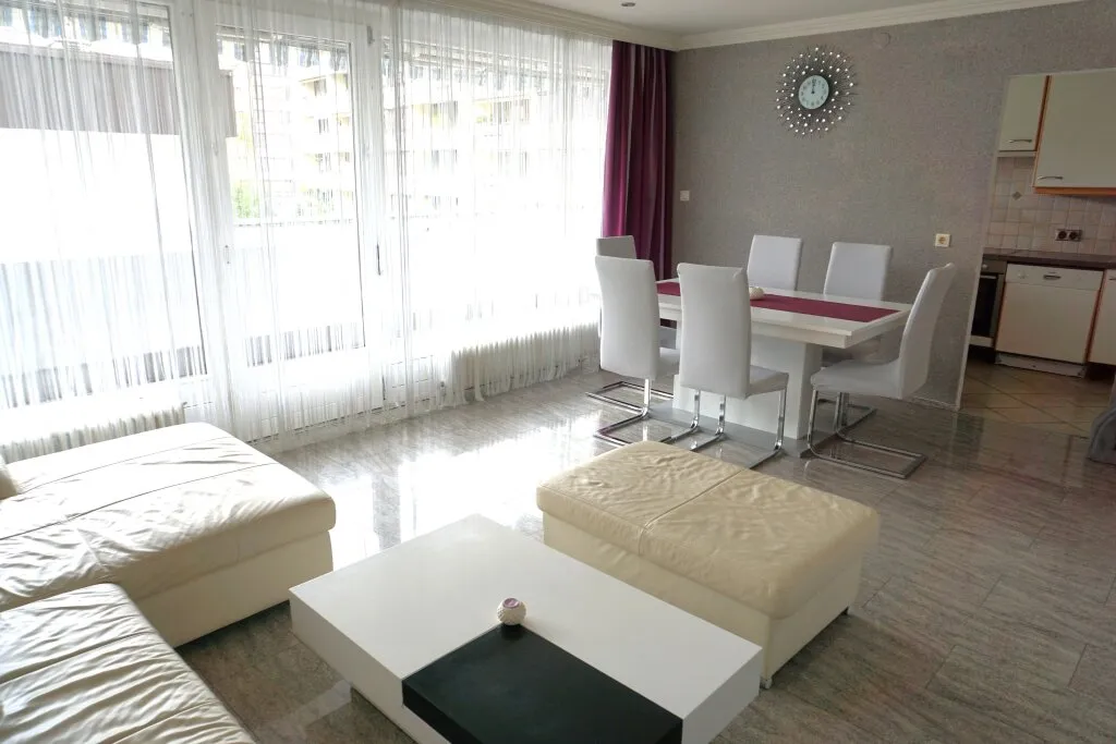 SCHWAZ: Großzügige 4-Zimmer-Wohnung mit Loggia und Balkon – pohled 3