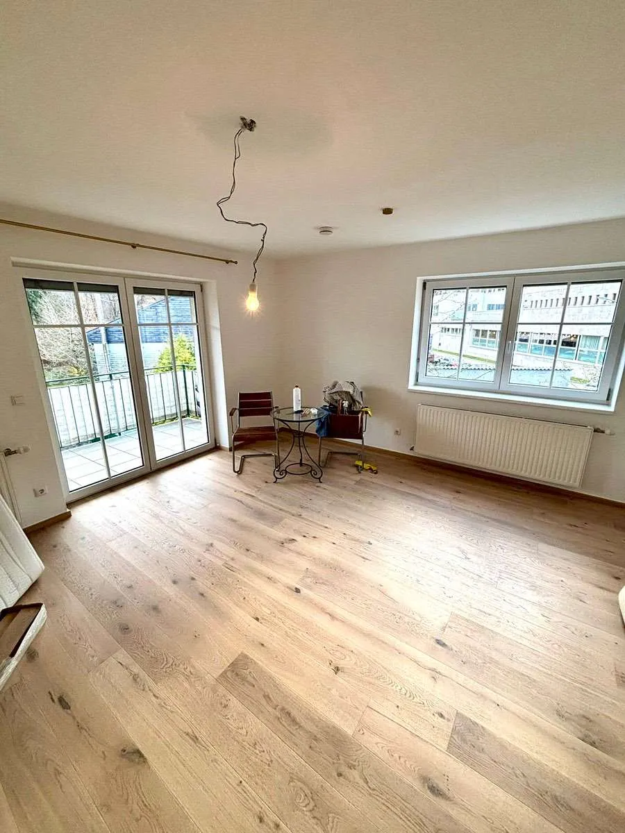 Komplett neu sanierte 3-Zimmer Residenz mit Balkon, Loggia und Panoramablick – pohled 3