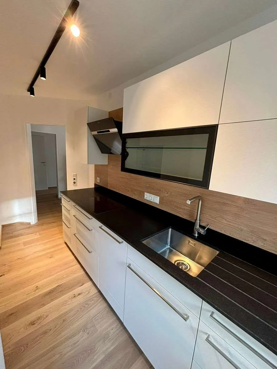 Komplett neu sanierte 3-Zimmer Residenz mit Balkon, Loggia und Panoramablick – pohled 2