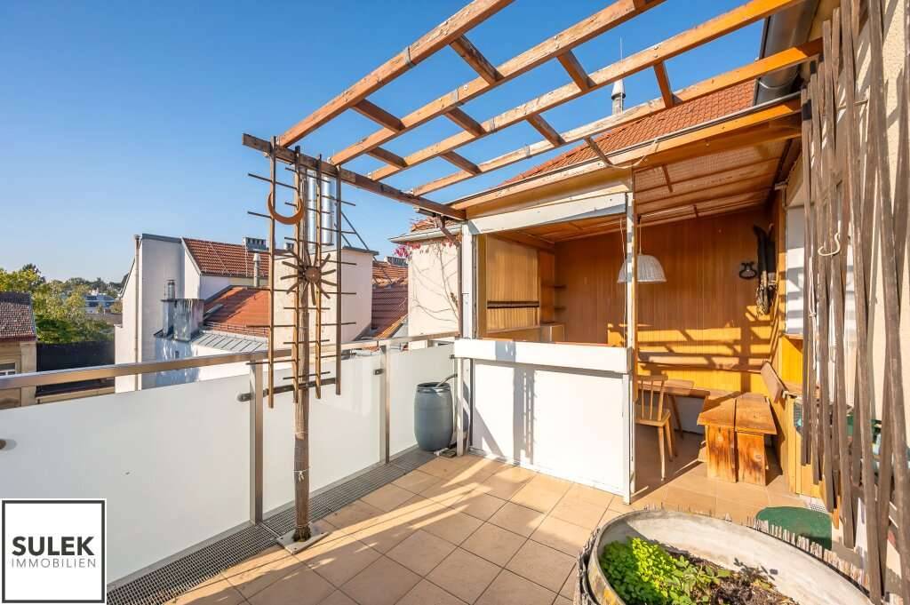 Bastiengasse 15: 3-Zimmer-DG-Wohnung mit separater Küche & gemütlicher, sonniger Terrasse **(Bis 2029 befristet vermietet)**, Wien
