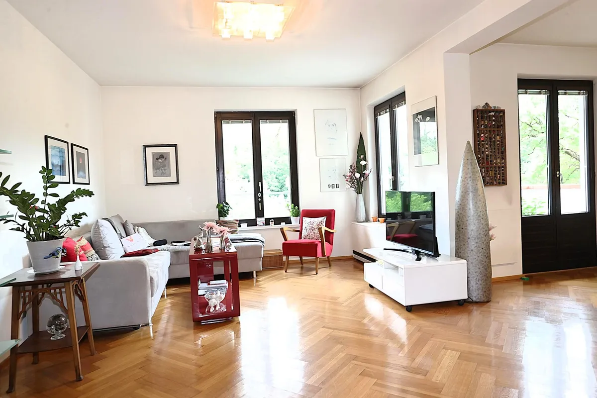Zauberhafte 4-Raum-Aussichtswohnung mit Balkon und Tiefgaragenstellplatz - Ansicht 2