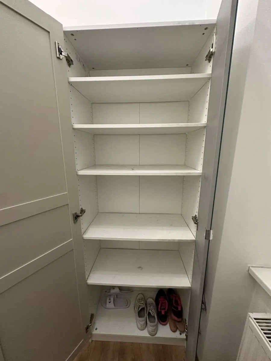 IKEA PAX Kleiderschrank - schmal - 6 Einlegeböden - Top Zustand, € 50,- (1030 Wien)