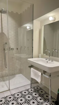 2-Zimmer-Wohnung mieten in Wien – 40 m², € 3.980 – Bild 13 von 37