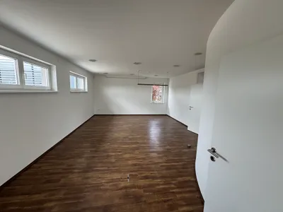 2-Zimmer-Gewerbeimmobilie mieten in Grieskirchen – 77 m², € 18 – Bild 8 von 11
