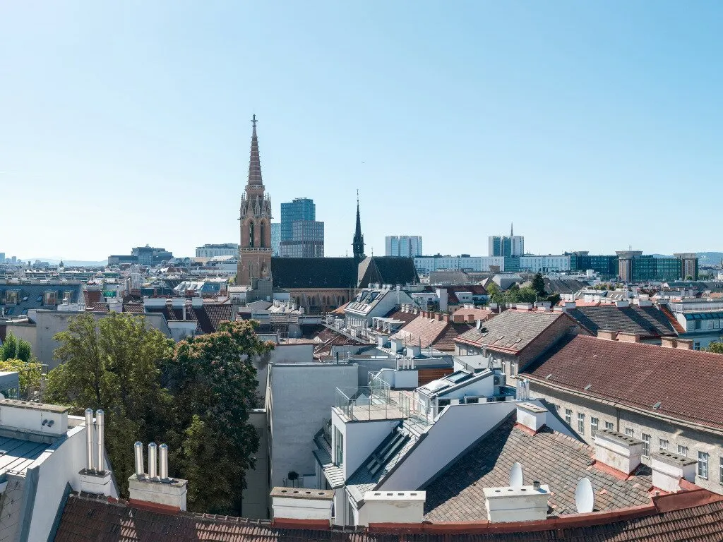 114 m² Dachgeschoss-Maisonette mit Terrasse und Balkon | 20 m² Freifläche, 3 Zimmer – pohled 3