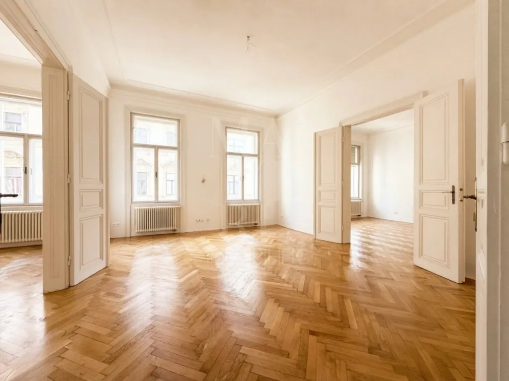 Period flat with balcony, 154 m², Neubau, Neubau