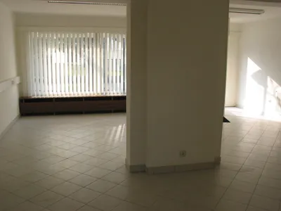 2-Zimmer-Gewerbeimmobilie mieten in Wels – 60 m², € 530 – Bild 3 von 11