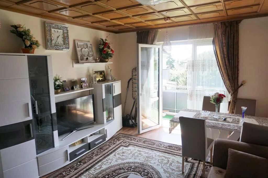 Großzügige 4-Zimmer-Wohnung mit mit sonnigem Westbalkon – pohled 2