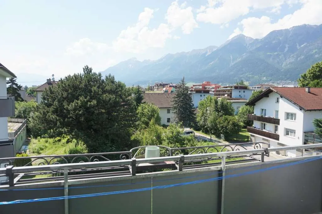 Großzügige 4-Zimmer-Wohnung mit mit sonnigem Westbalkon – pohled 3