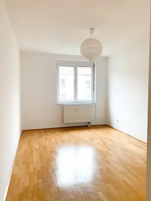 Helle 2-Zimmer Balkonwohnung Nähe Kongressbad! ab Mitte Oktober! – Bild 2