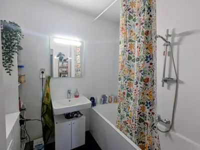 Helle 4 - Zimmer-Wohnung mit großzügige Wohnküche ( 120 m²) mit Lift - nur wenige Gehminuten zur U3 Johnstraße - renoviertes Bad (2025) – Bild 3