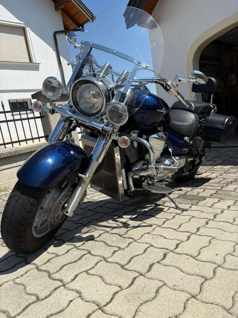 Suzuki Intruder