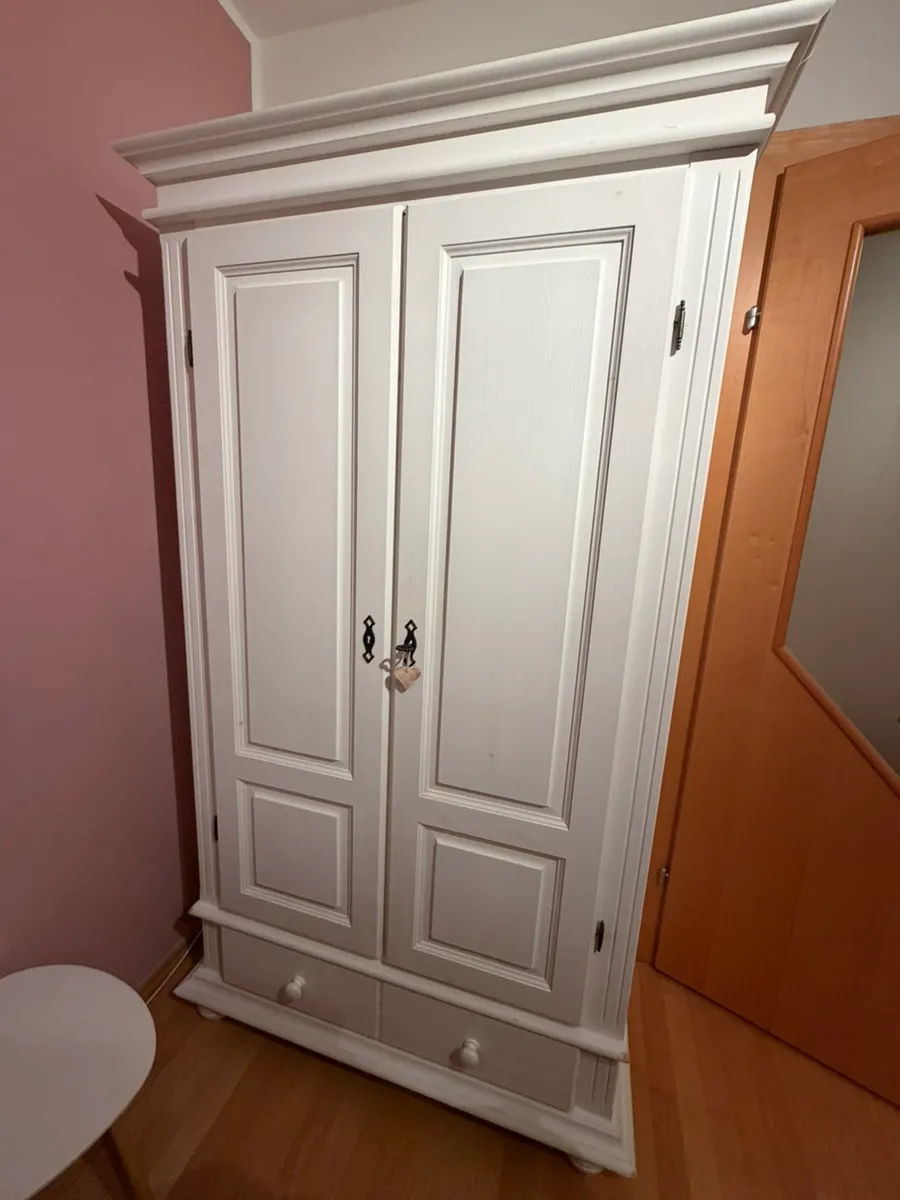 Weißer Kleiderschrank im Landhausstil, € 40,- (4791 Rainbach im Innkreis)
