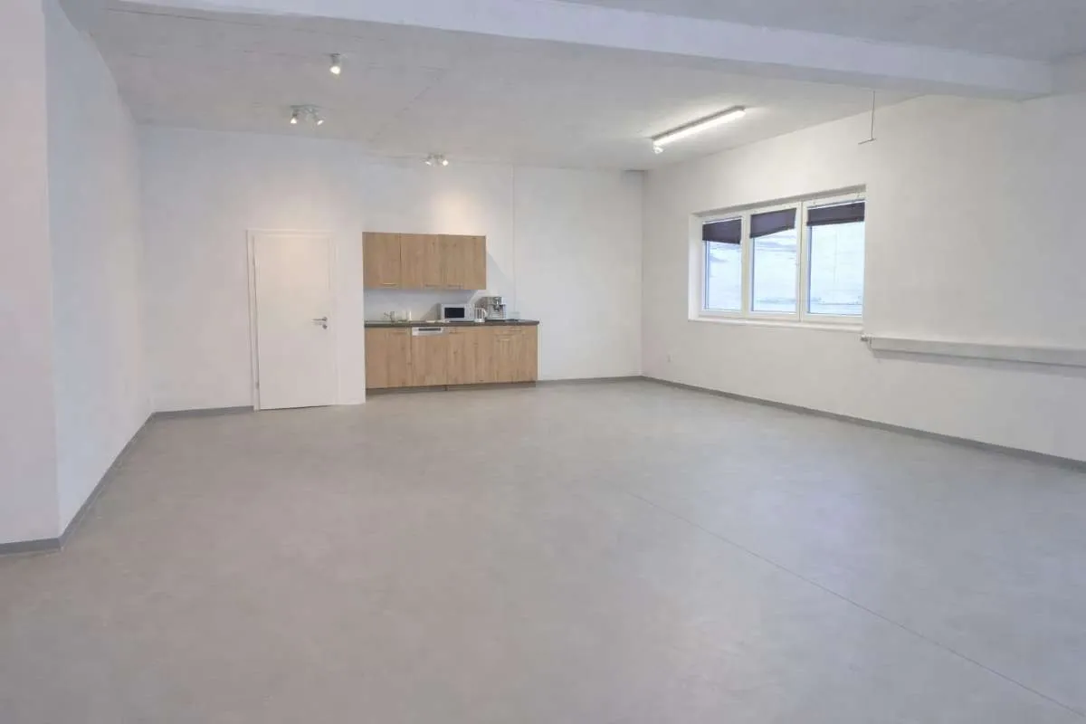 Gewerbehalle / Büro mit Seeblick klimatisiert - DELUXE - Attersee und Autobahnnähe - TOP 06 - PROVISIONSFREI - Ansicht 2