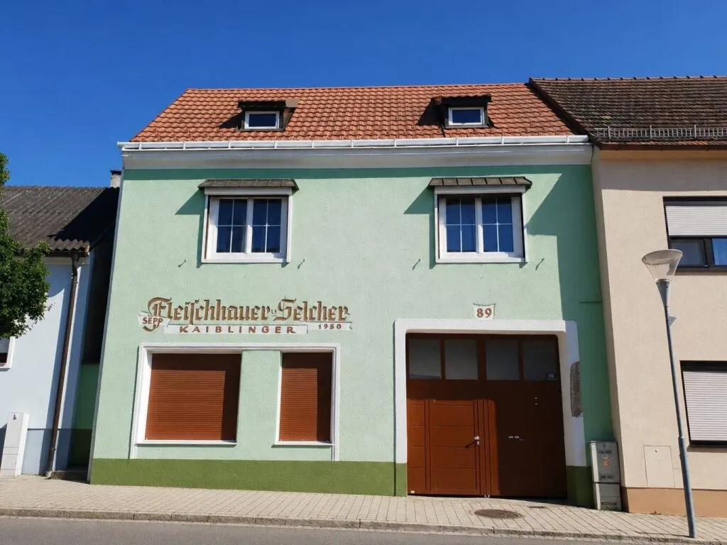 Zweifamilienhaus / Gewerbeobjekt mit Nebengebäude zu verkaufen!, Hornstein